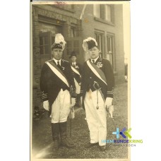 1948 H.Seising H.Gerritsen op achtergrond G. Westerman Coll. H.Seising F00002852